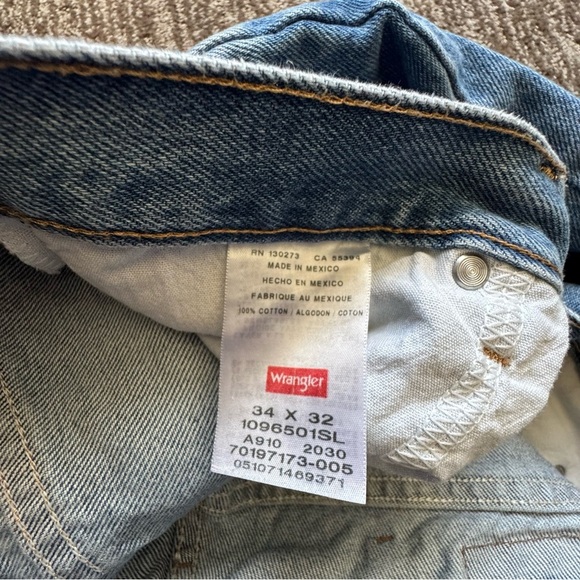 Wrangler Men's Straight Regular
Fit Jeans Blue Size 34x32 5- Pocket Normcore - Picture 5 of 11